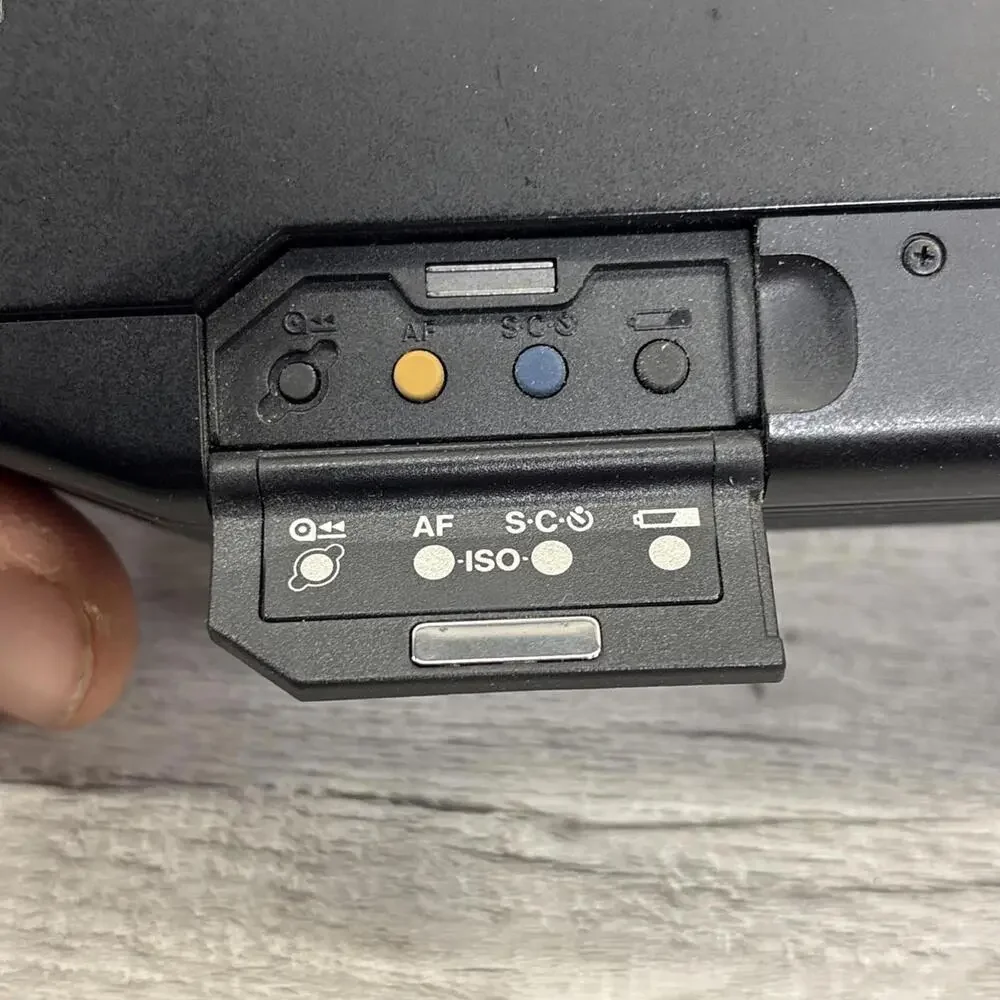 Canon EOS 650 35mm Camera Body (For Parts or Repair)